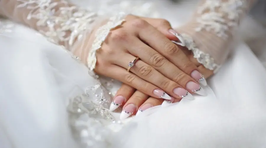 همه چیز درباره کاشت ناخن برای عروس